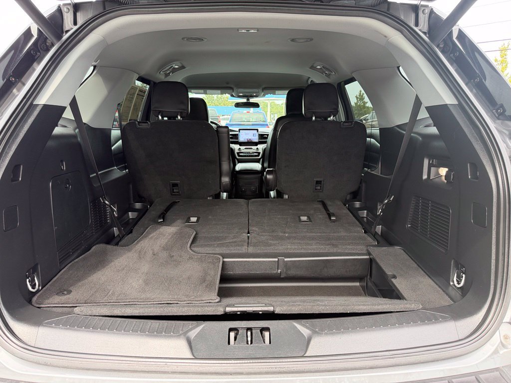 Used 2023 Ford Explorer XLT w/ Equipment Group 202A RWD image 45