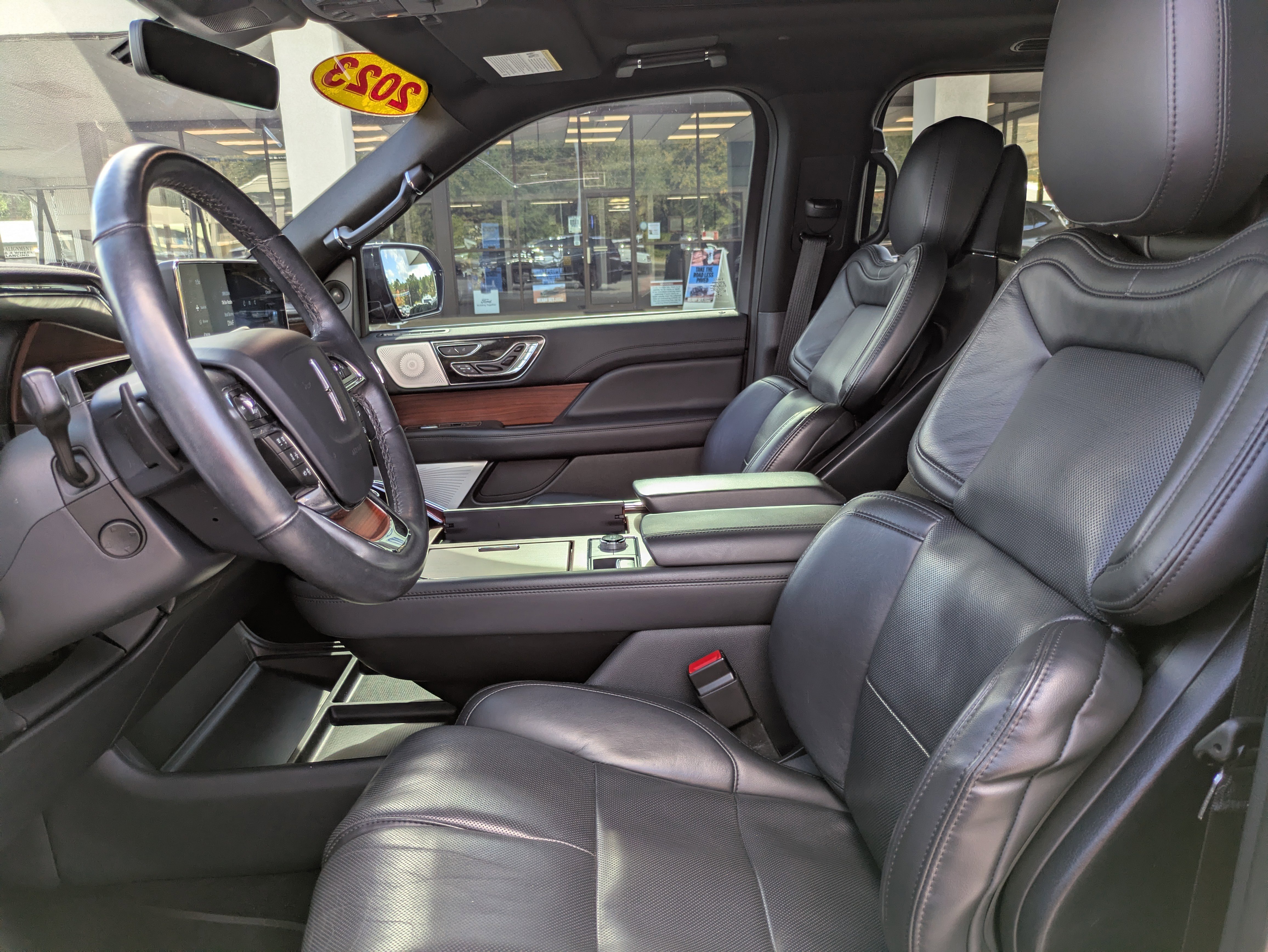 Used 2023 Lincoln Navigator Reserve image 19