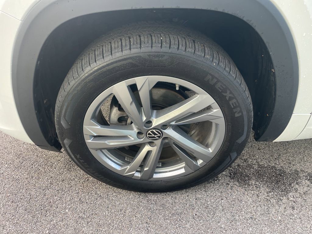 Used 2024 Volkswagen Atlas Cross Sport SEL R-Line image 13