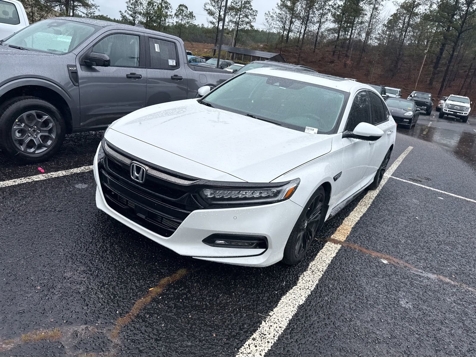 Used 2018 Honda Accord Touring image 3