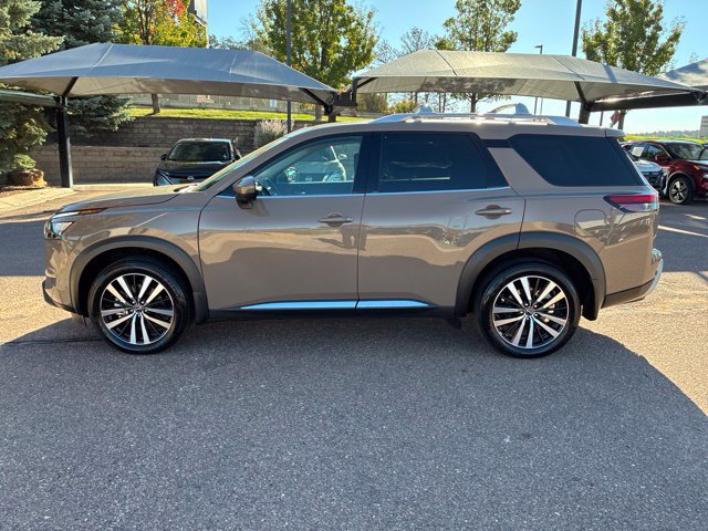 Certified 2025 Nissan Pathfinder Platinum w/ Cargo Package AWD/4WD image 4
