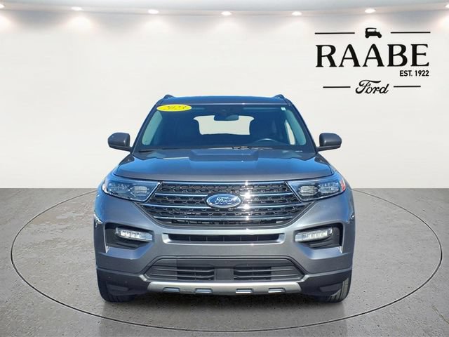 Used 2023 Ford Explorer XLT w/ Equipment Group 202A AWD/4WD image 2