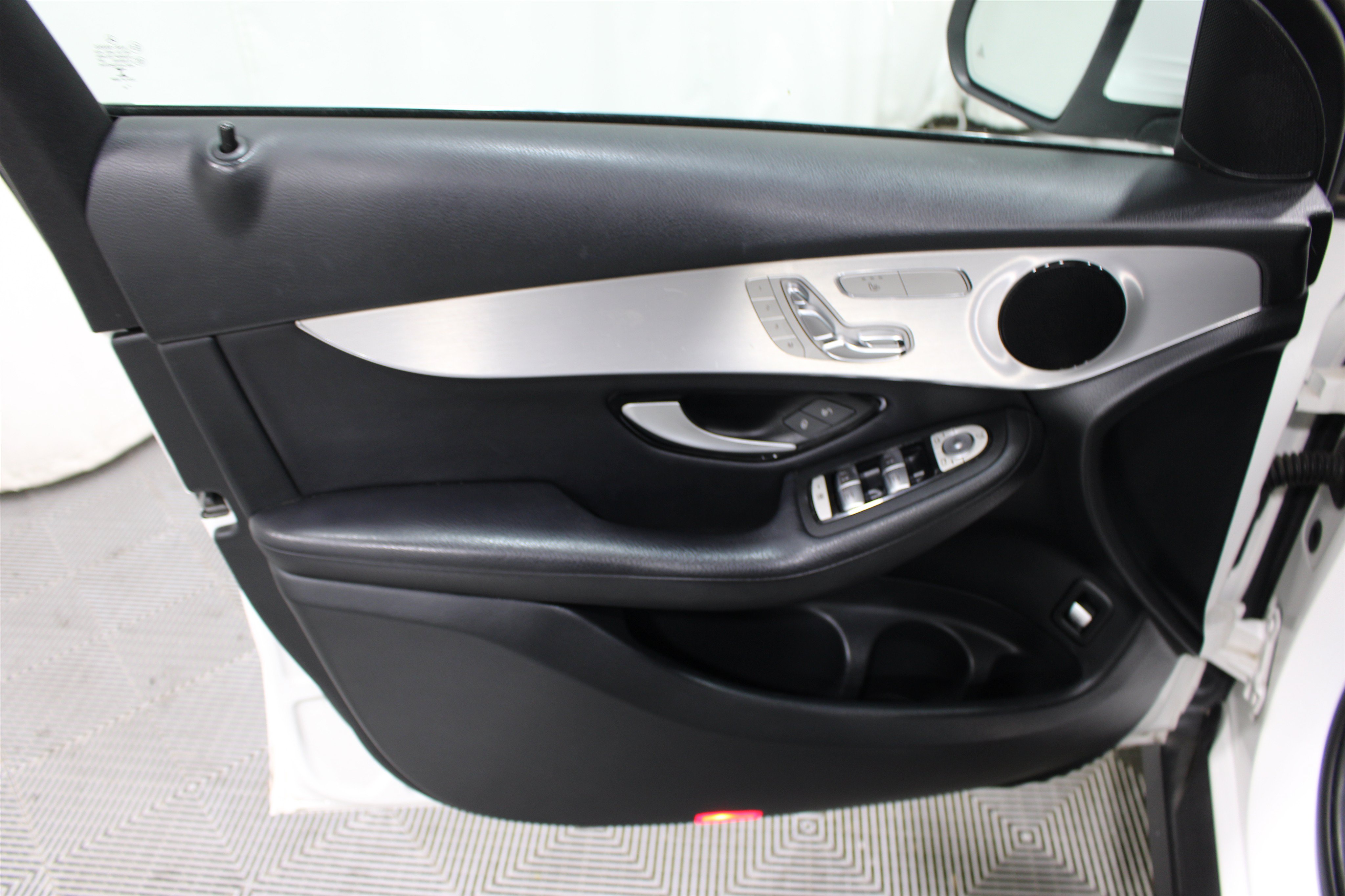 Used 2019 Mercedes-Benz GLC 300 4MATIC image 6