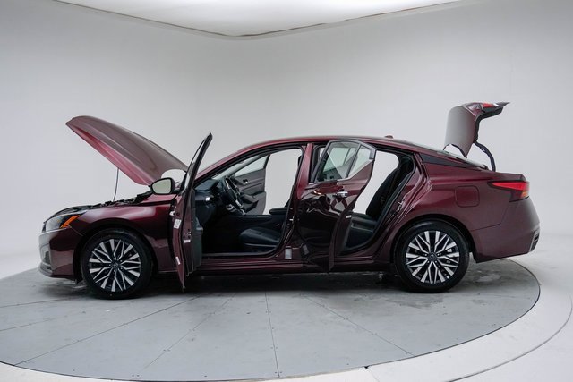 Used 2025 Nissan Altima 2.5 SV image 18