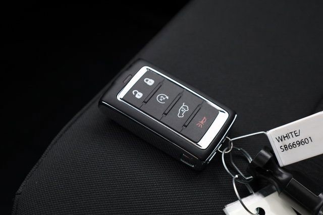 Used 2025 Jeep Grand Cherokee L Laredo w/ Luxury Tech Group I image 32