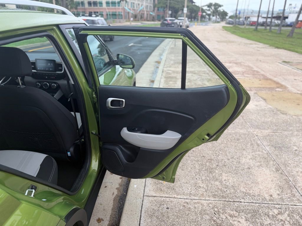 Used 2023 Hyundai Venue SEL image 18