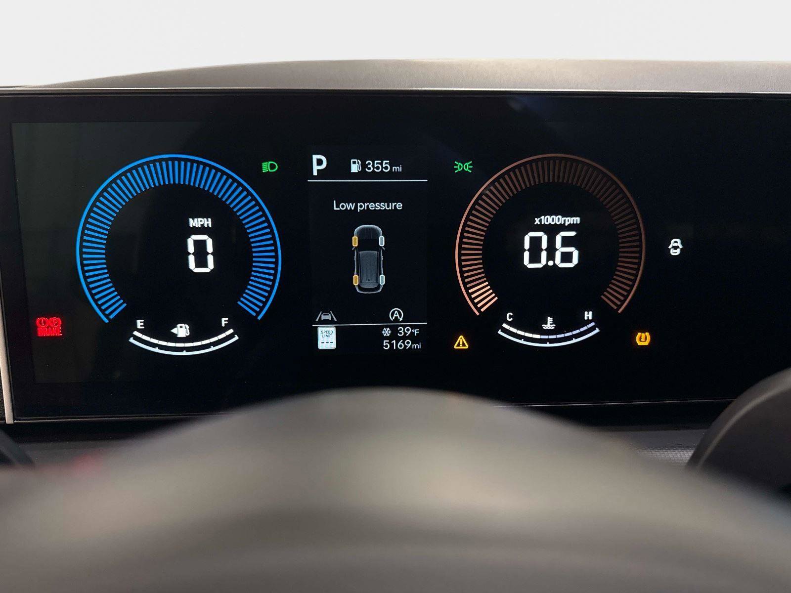 Certified 2025 Hyundai Tucson SE image 28