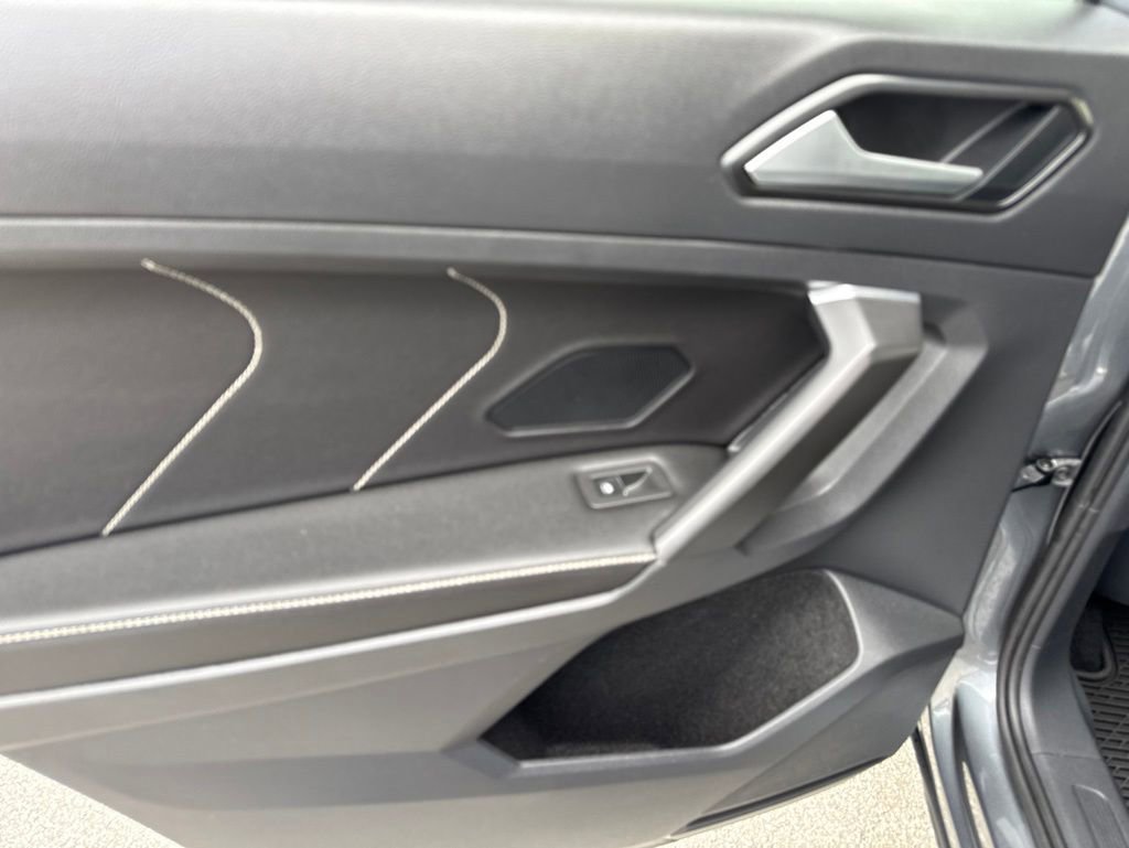 Used 2022 Volkswagen Tiguan SE FWD image 13
