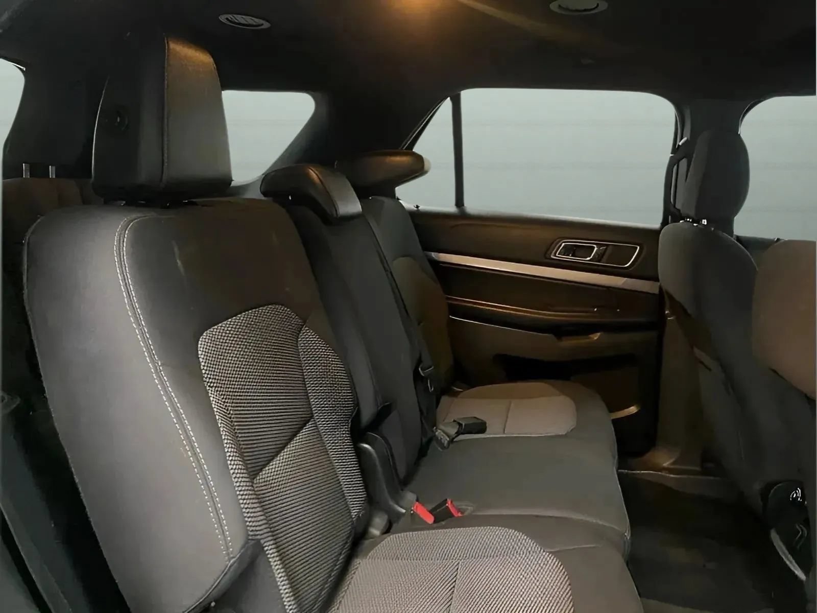 Used 2018 Ford Explorer XLT w/ Equipment Group 201A FWD image 13