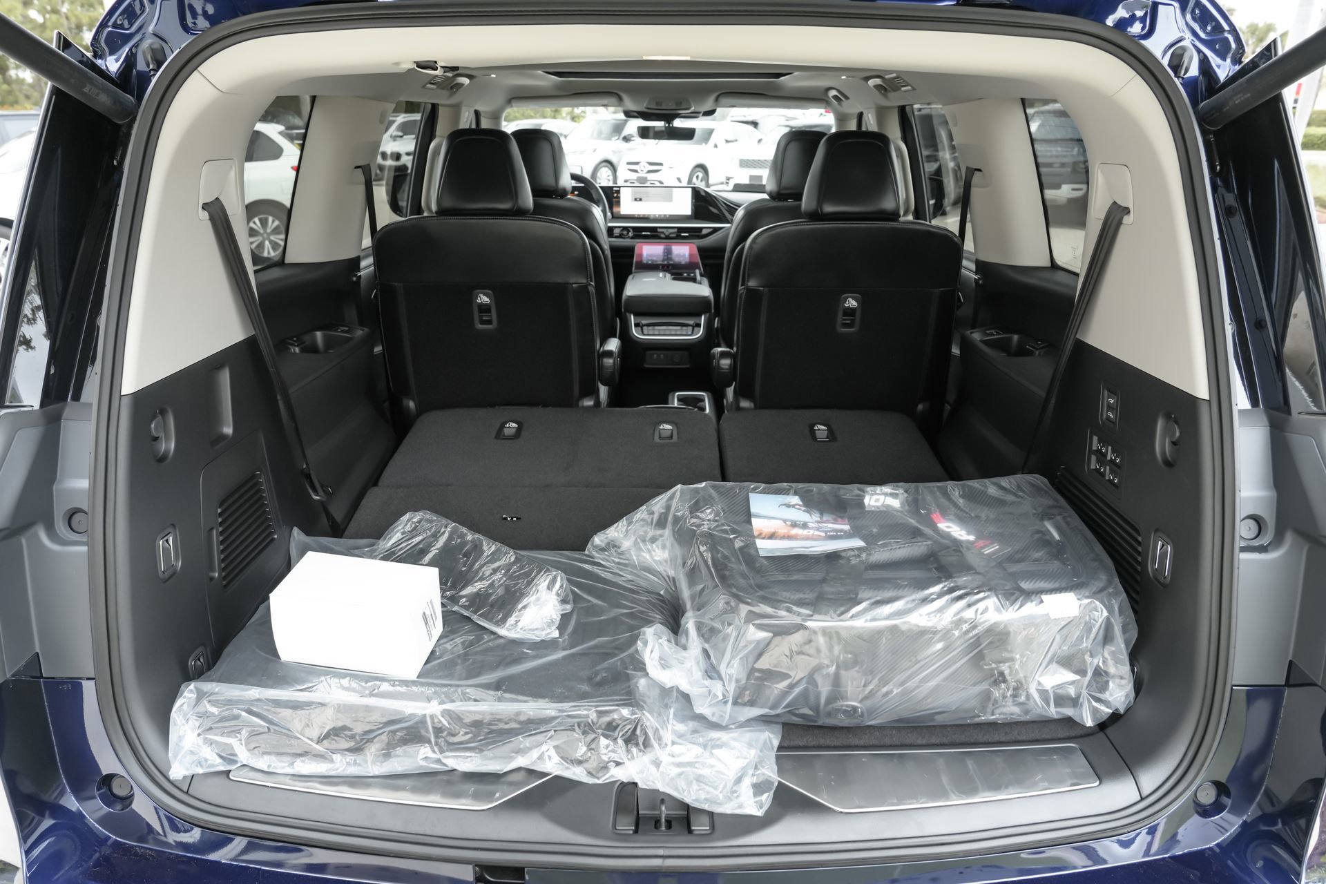 Certified 2026 INFINITI QX80 Luxe w/ Cargo Package AWD/4WD image 40