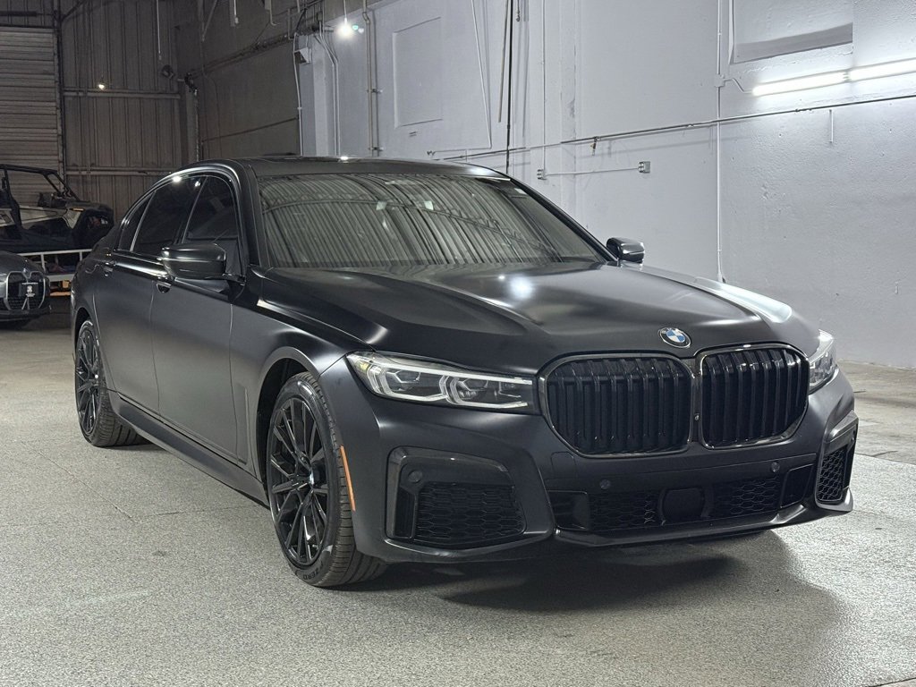 Used 2022 BMW 750i xDrive w/ Luxury Rear Seating Package image 3