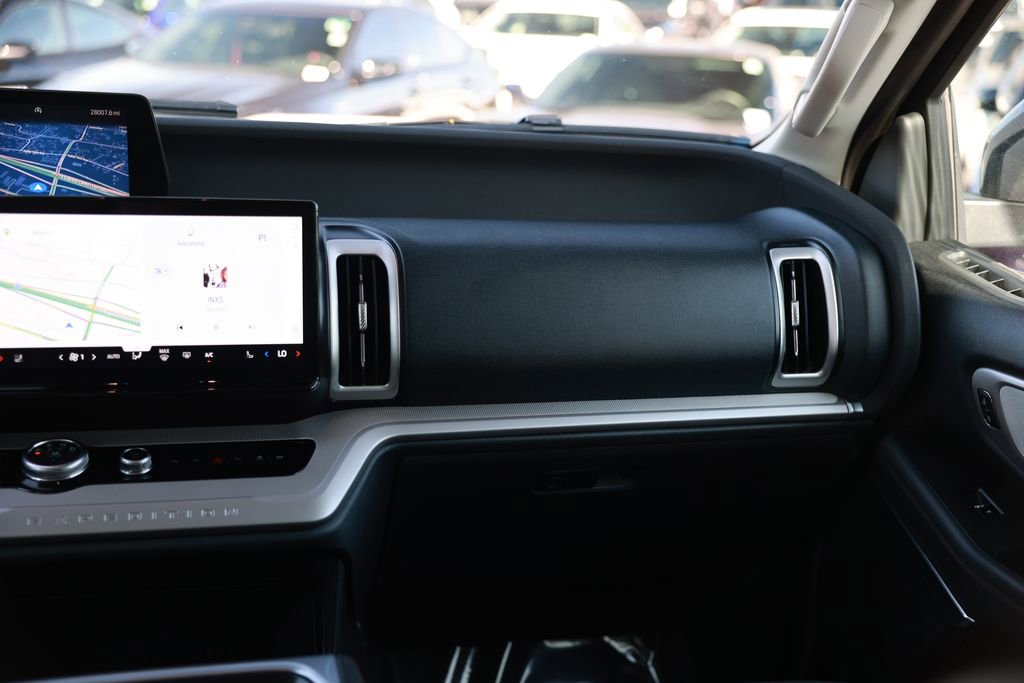 Used 2025 Ford Expedition Active image 28