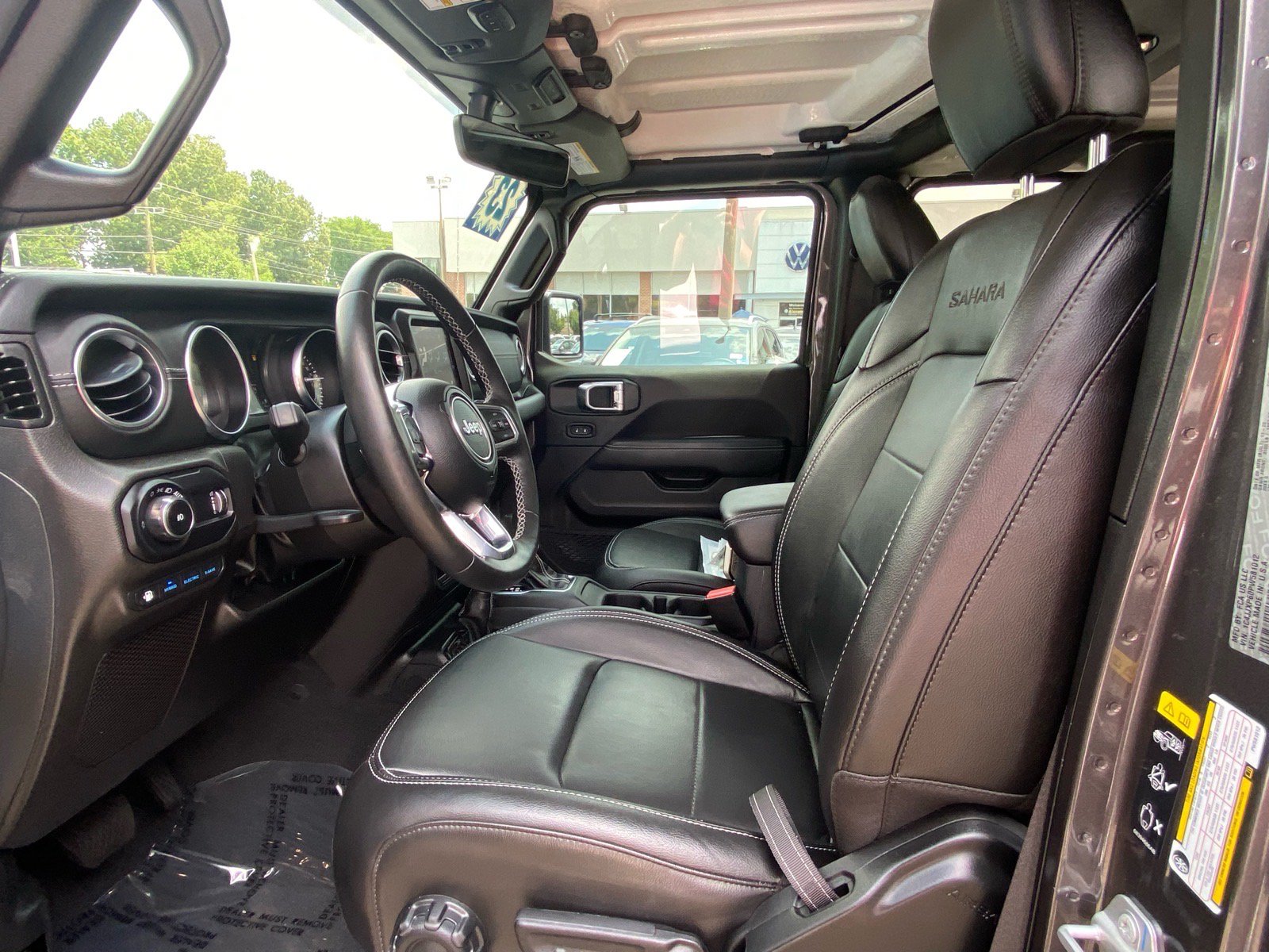 Used 2023 Jeep Wrangler Unlimited Sahara w/ Cold Weather Group AWD/4WD image 15