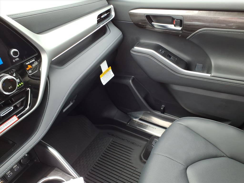 New 2026 Toyota Highlander Platinum AWD/4WD image 18