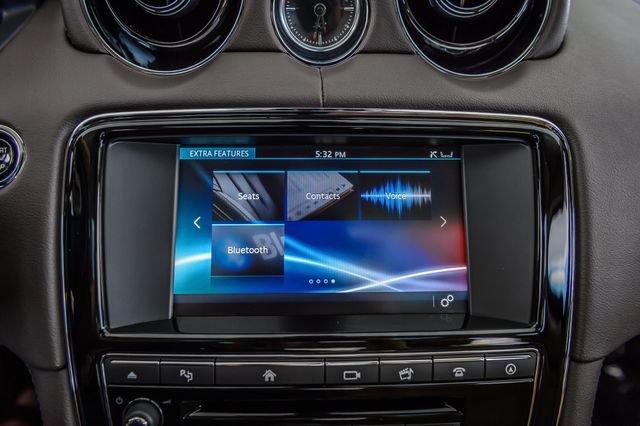 Used 2016 Jaguar XJ R-Sport RWD image 33