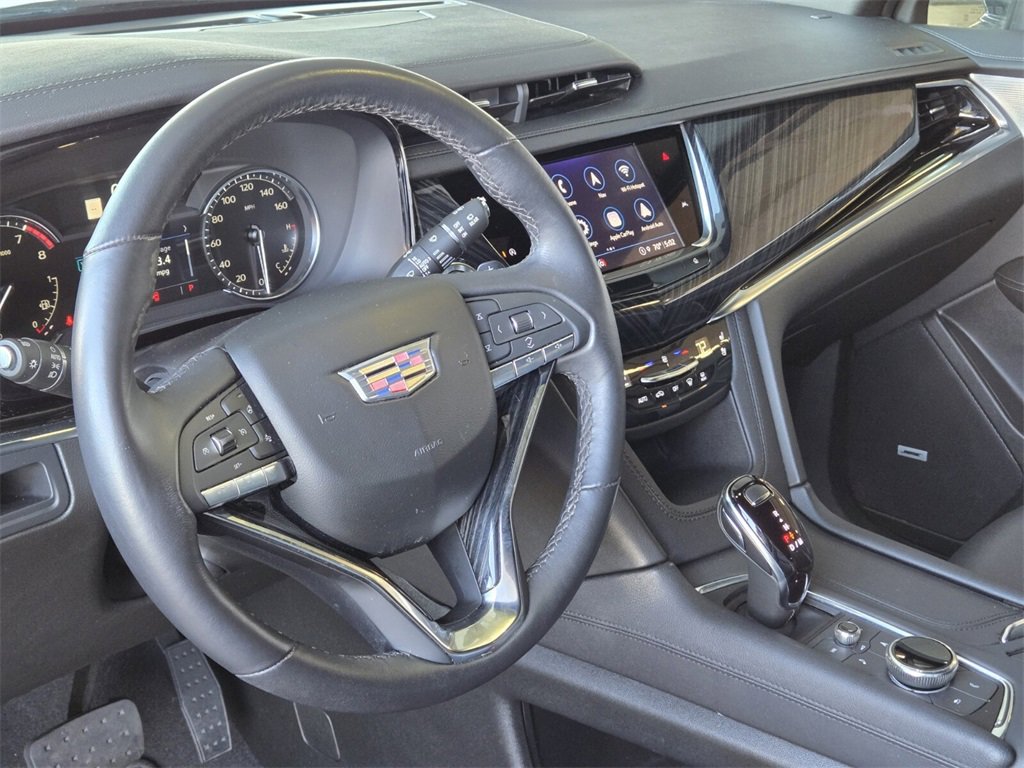 Used 2025 Cadillac XT6 Premium Luxury image 16