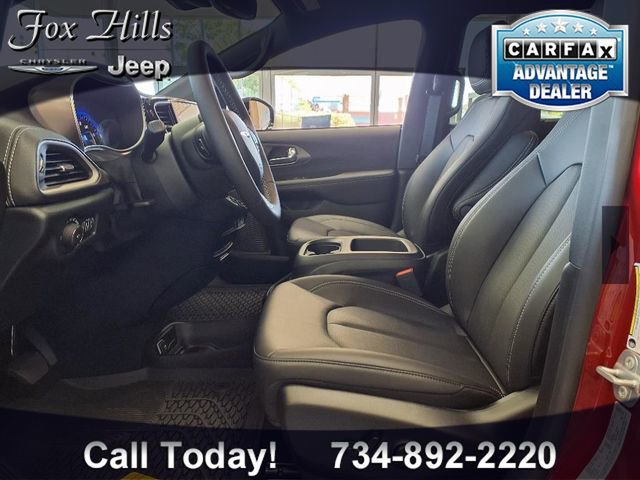 New 2025 Chrysler Pacifica Select w/ Fav Edition Package image 15