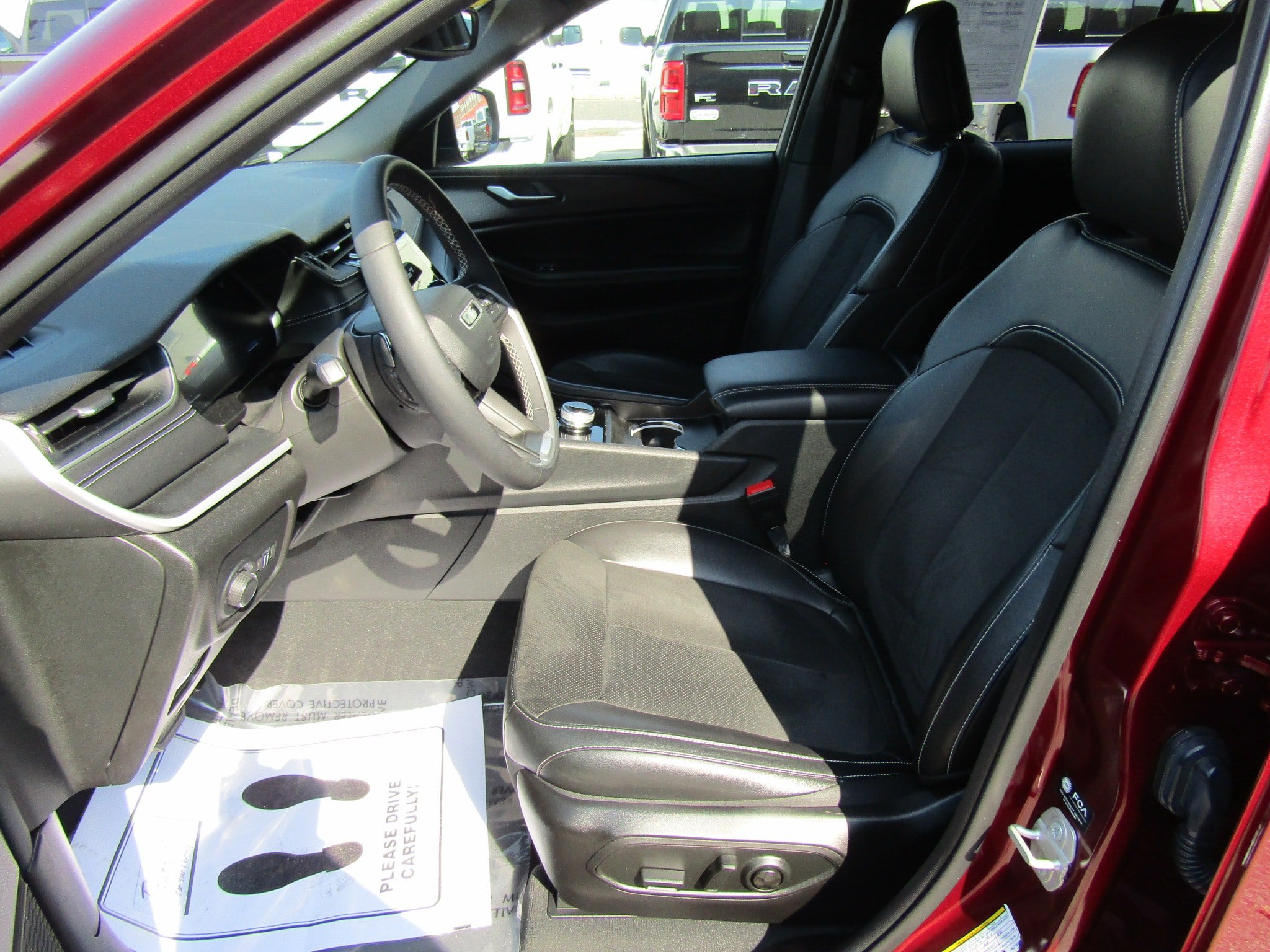 Used 2024 Jeep Grand Cherokee Altitude AWD/4WD image 12