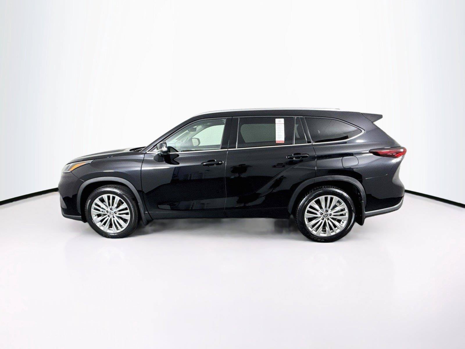 Certified 2025 Toyota Highlander Platinum AWD/4WD image 14