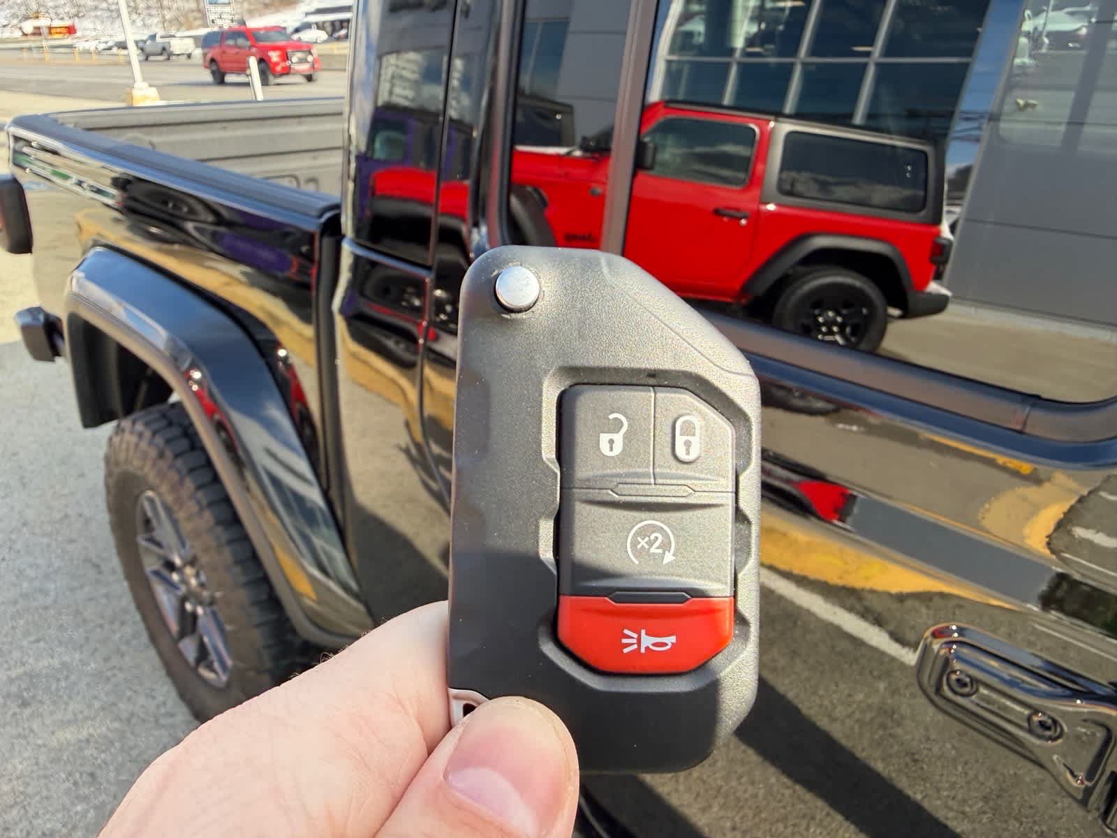 Certified 2025 Jeep Gladiator Sport AWD/4WD image 26