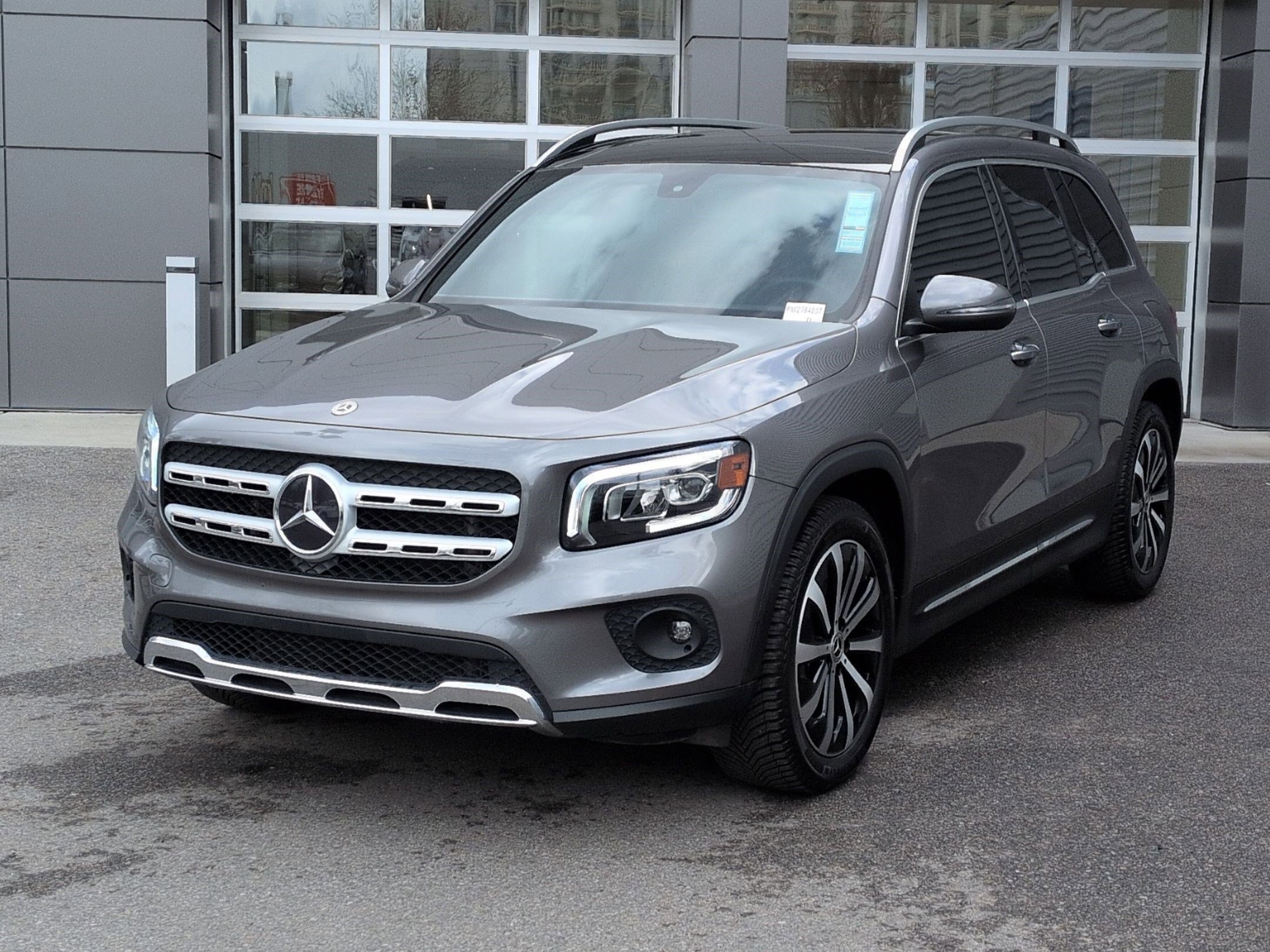 Certified 2023 Mercedes-Benz GLB 250 4MATIC w/ Premium Package image 9