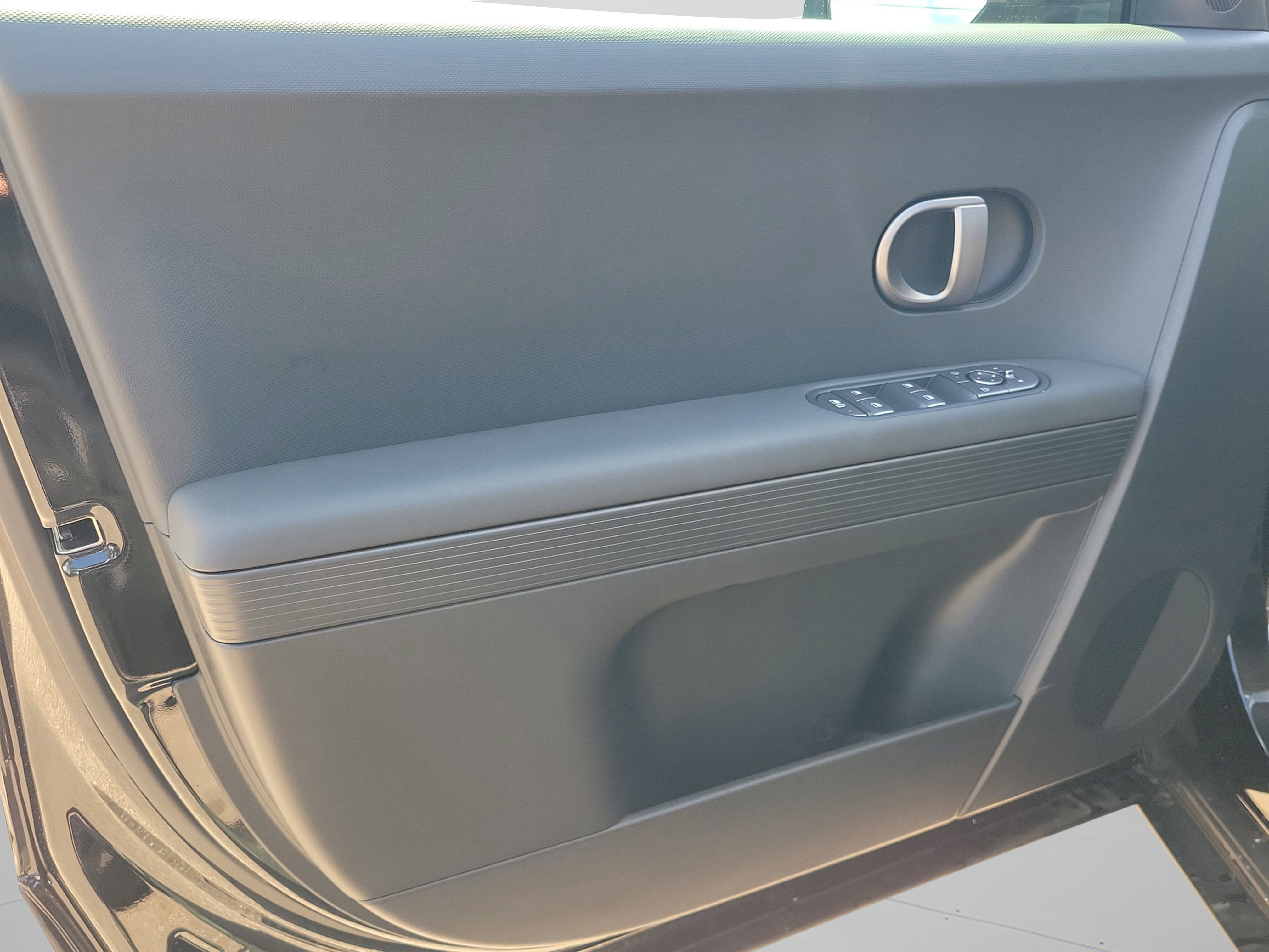 New 2025 Hyundai Ioniq 5 SE image 17