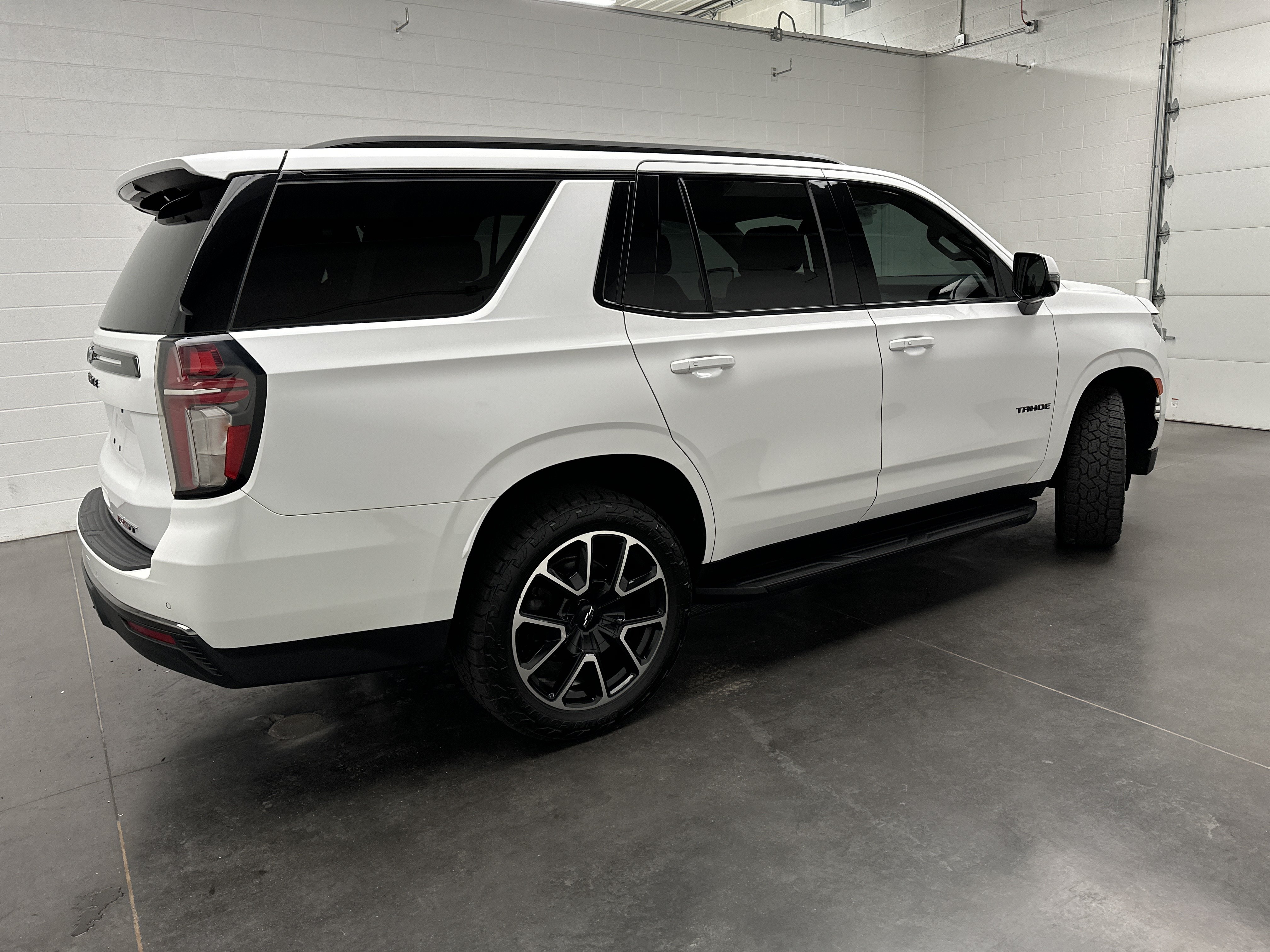 Used 2022 Chevrolet Tahoe RST w/ Luxury Package AWD/4WD image 10