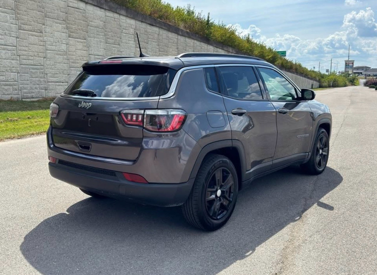 Used 2022 Jeep Compass Latitude w/ Convenience Group image 2