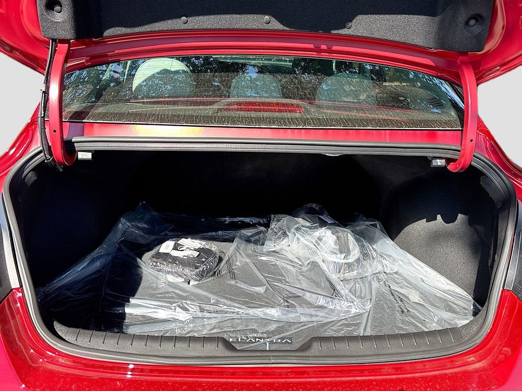 New 2025 Hyundai Elantra Limited image 28