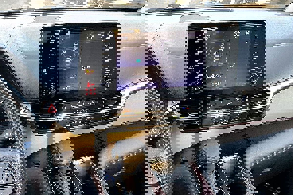 Used 2023 Toyota Sienna LE image 17