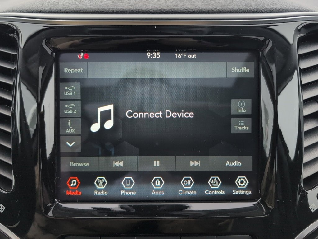 Used 2021 Jeep Cherokee Limited image 36