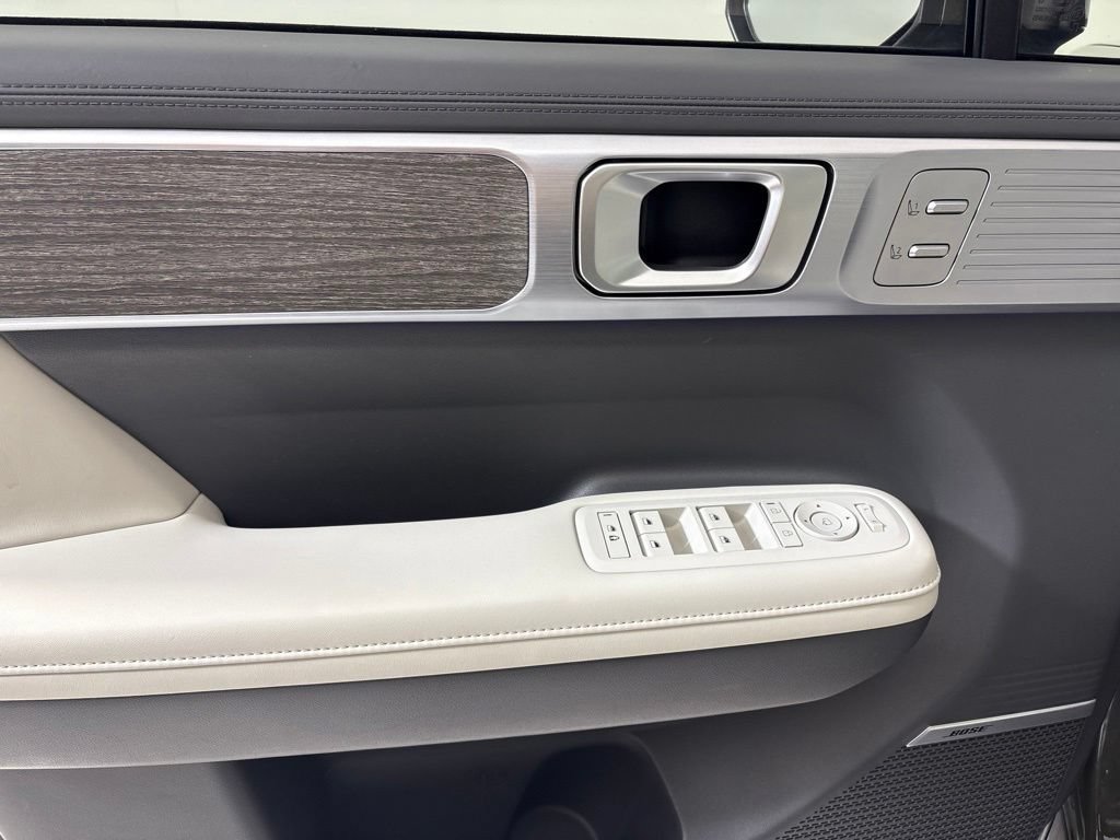 Used 2024 Hyundai Santa Fe Limited FWD image 17