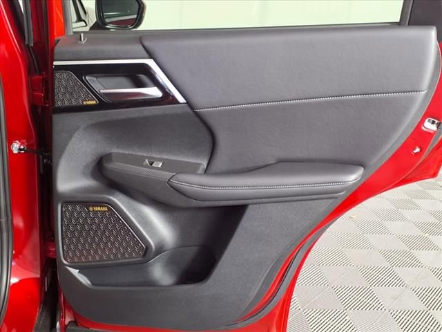 Used 2025 Mitsubishi Outlander SE image 10