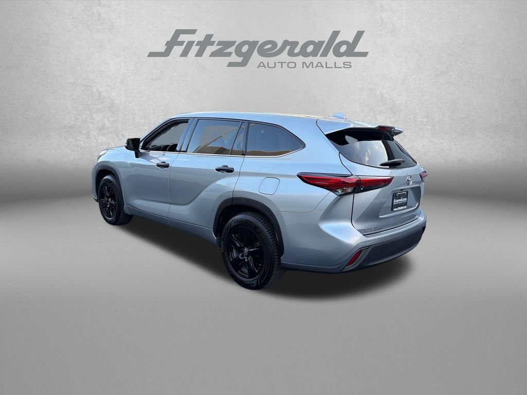 Used 2020 Toyota Highlander LE FWD image 5