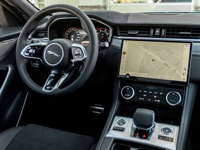 New 2026 Jaguar F-PACE SVR image 19