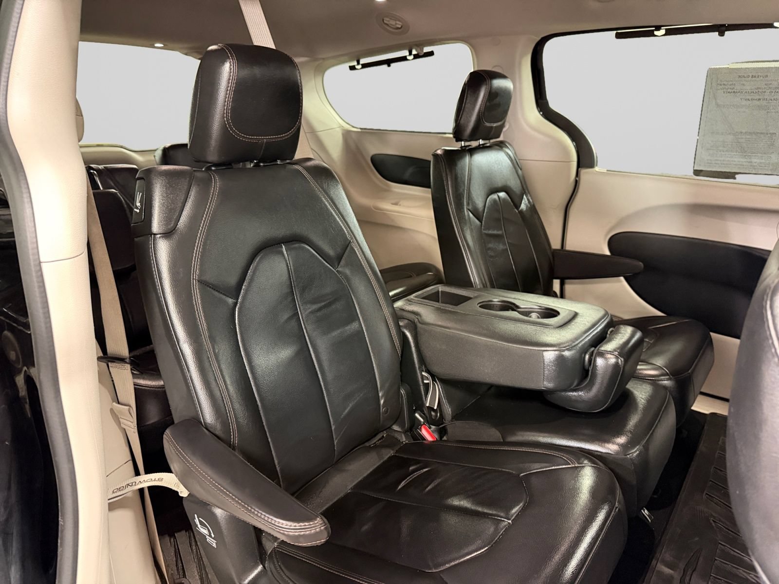 Used 2017 Chrysler Pacifica Touring-L FWD image 24