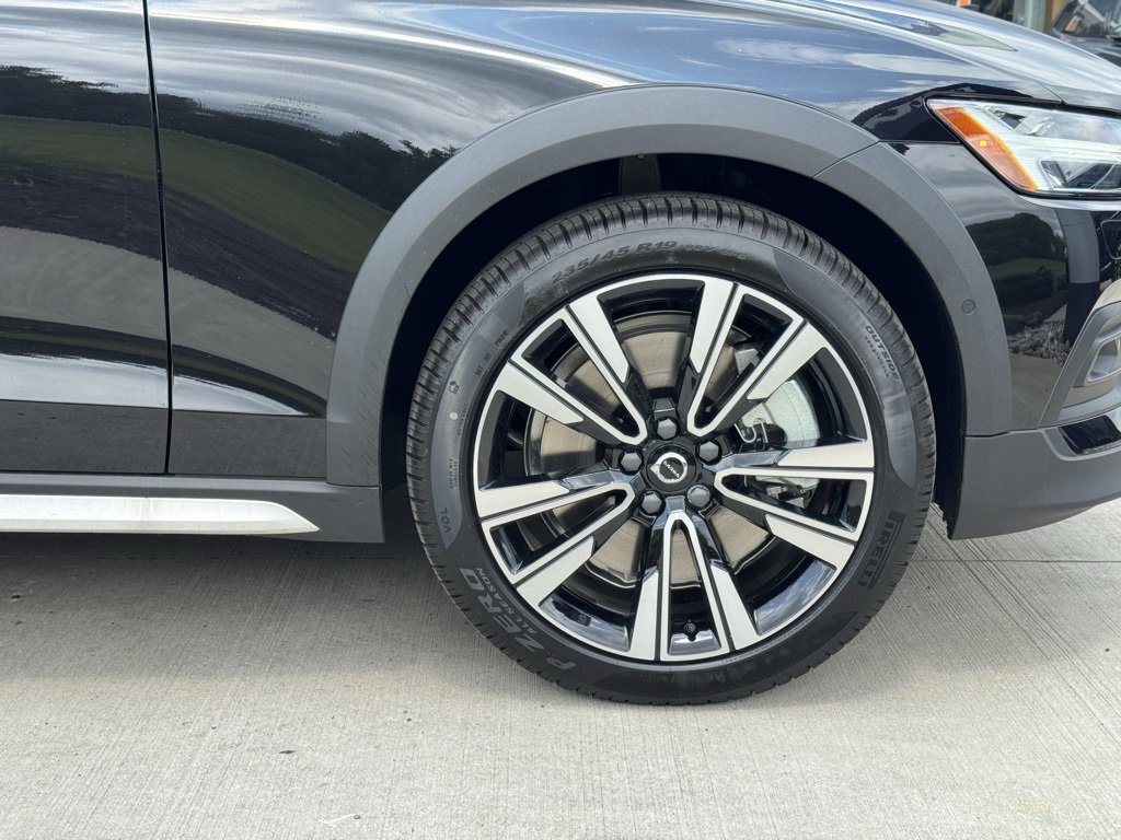 New 2026 Volvo V60 B5 Cross Country Ultra w/ Protection Package Premier image 6