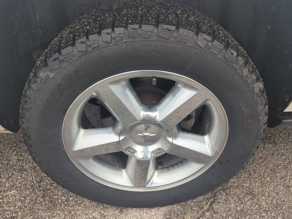 Used 2013 Chevrolet Avalanche LTZ AWD/4WD image 7