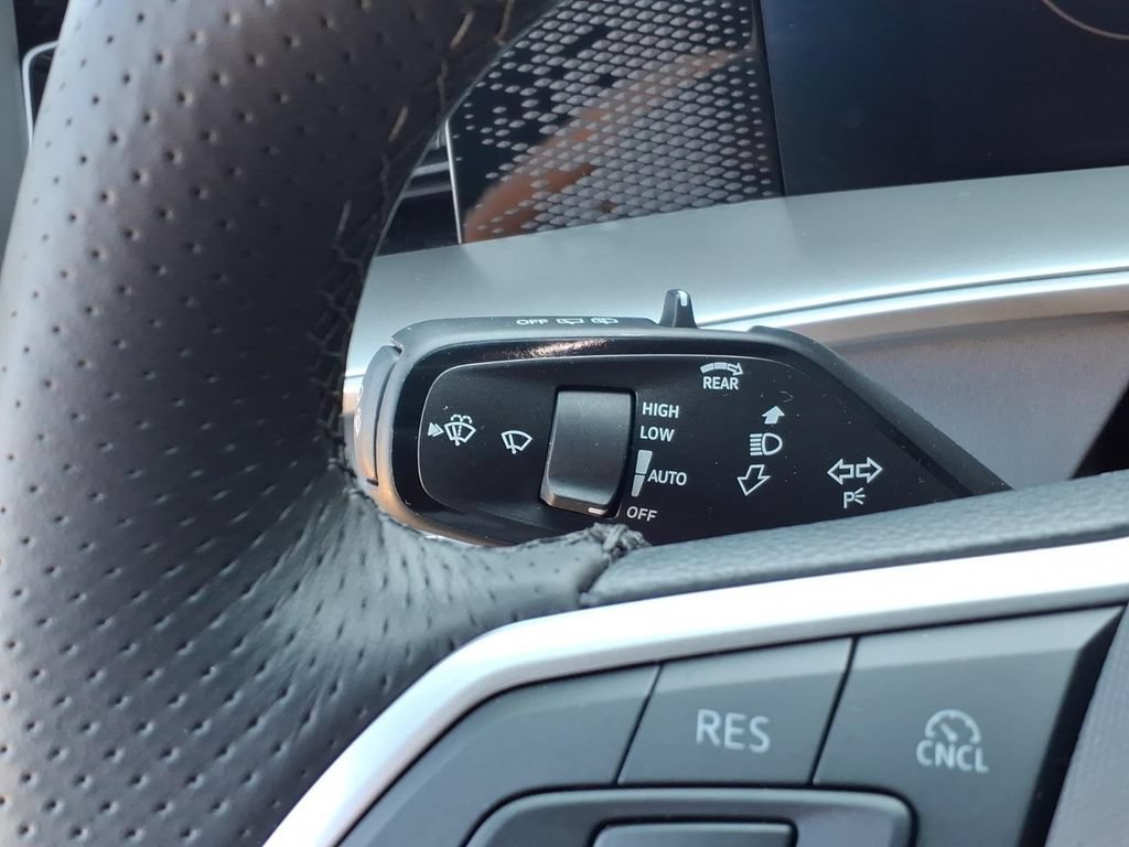 Certified 2026 Volkswagen Tiguan SE R-Line FWD image 32