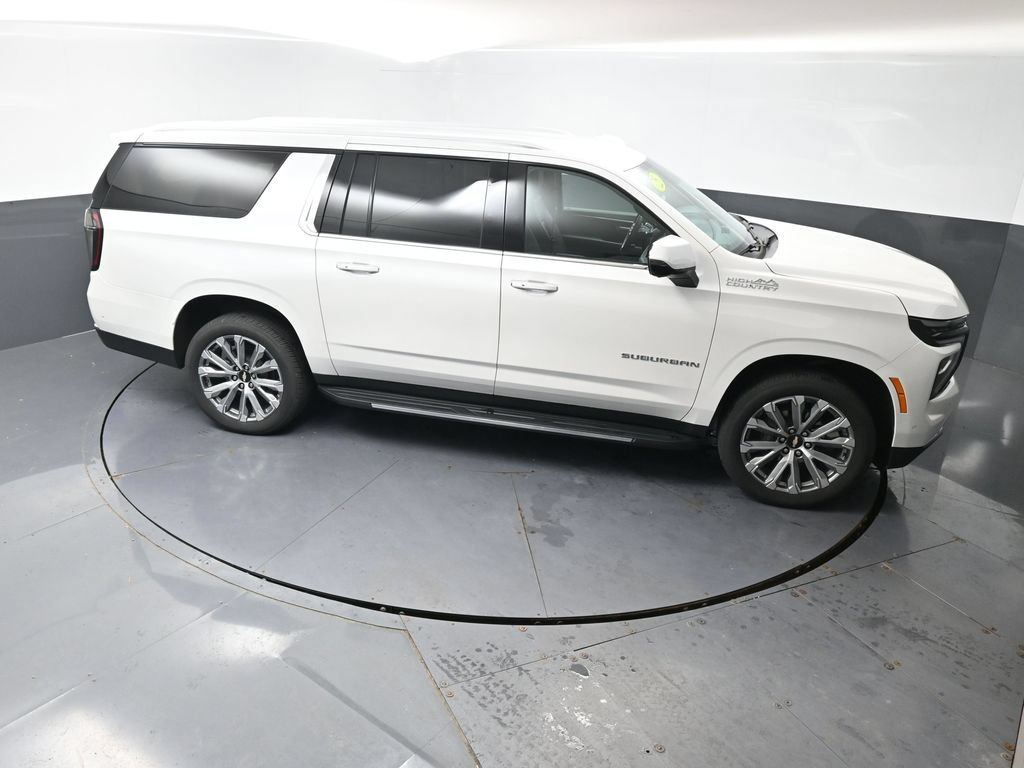 Used 2025 Chevrolet Suburban High Country AWD/4WD image 44