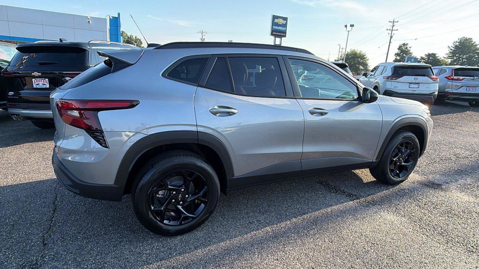 New 2026 Chevrolet Trax LT w/ Driver Confidence Package FWD image 8