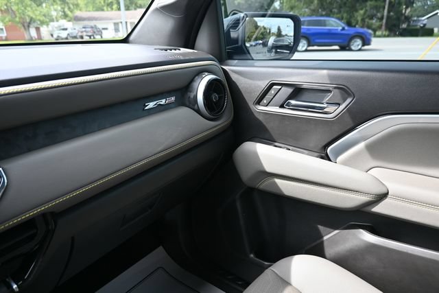 Used 2025 Chevrolet Colorado ZR2 w/ Technology Package AWD/4WD image 28