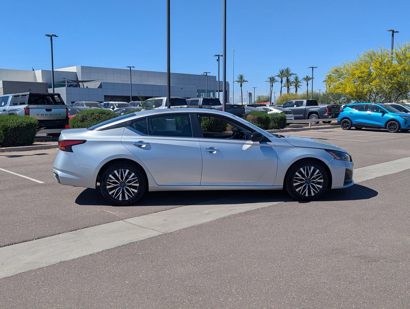 Used 2024 Nissan Altima 2.5 SV image 6