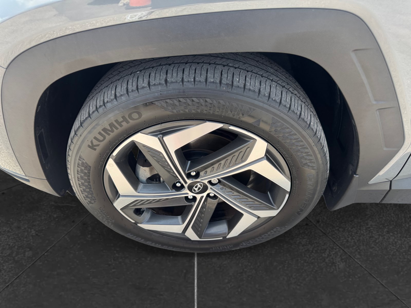 Used 2024 Hyundai Tucson Limited FWD image 9