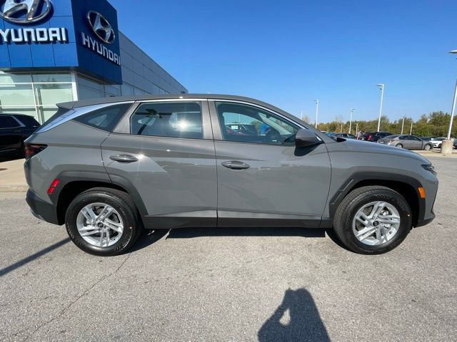 New 2025 Hyundai Tucson SE image 8