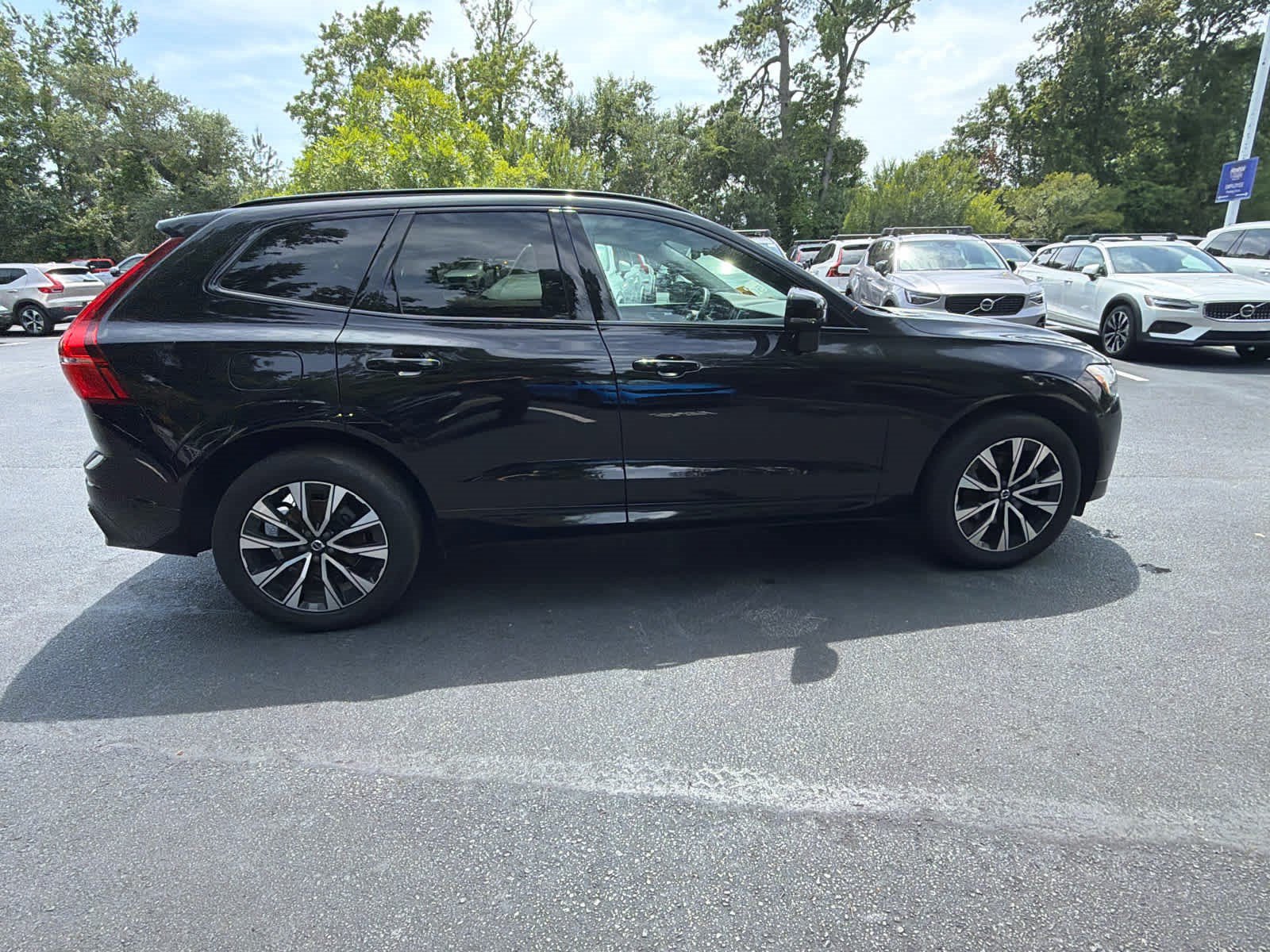 Used 2024 Volvo XC60 B5 Plus w/ Protection Package Premier AWD/4WD image 15