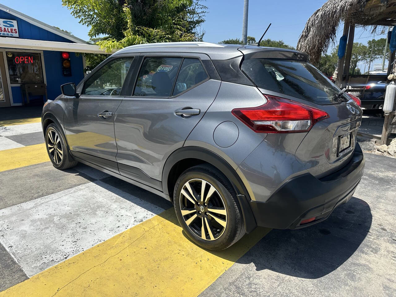 Used 2019 Nissan Kicks SV FWD image 8