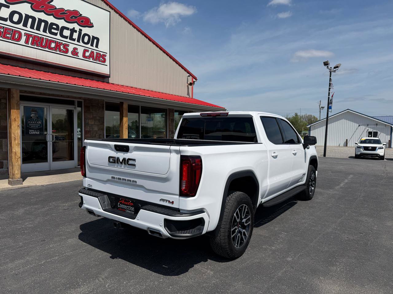 Used 2025 GMC Sierra 1500 AT4 w/ AT4 Premium Package AWD/4WD image 4