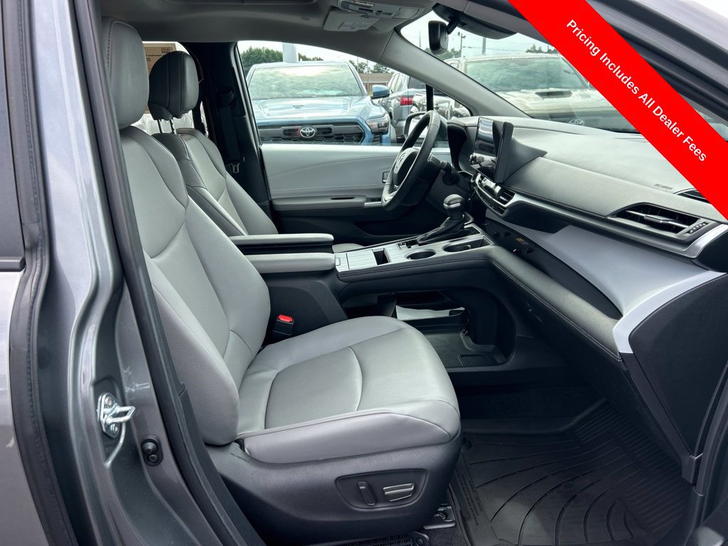 Used 2026 Toyota Sienna XLE FWD image 22