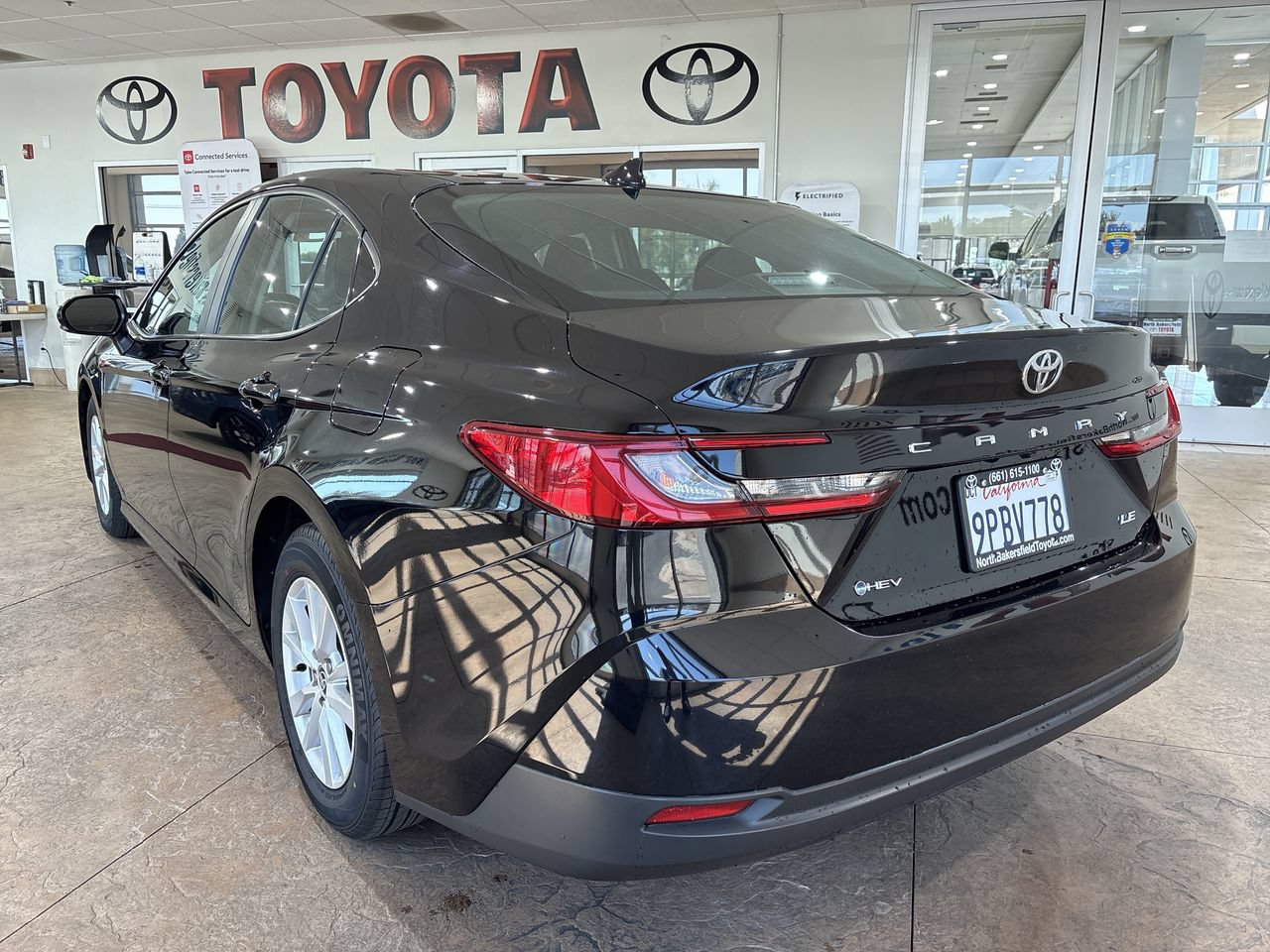 Used 2025 Toyota Camry LE FWD image 8